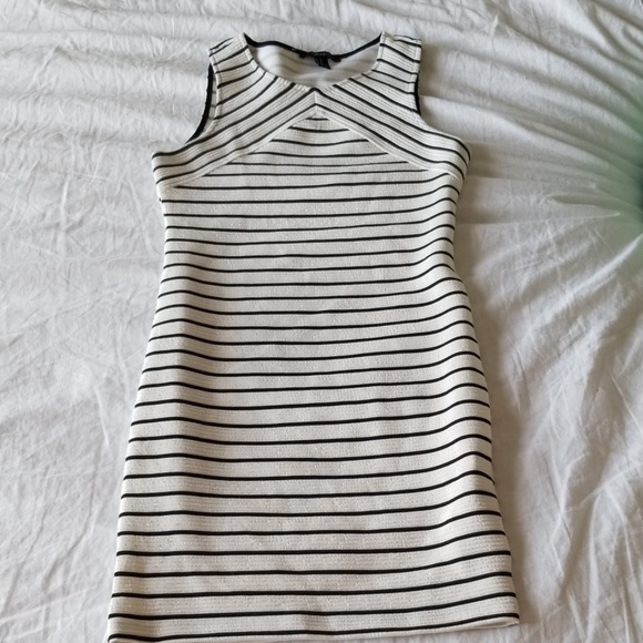 Forever 21 Dresses & Skirts - Black and white dress